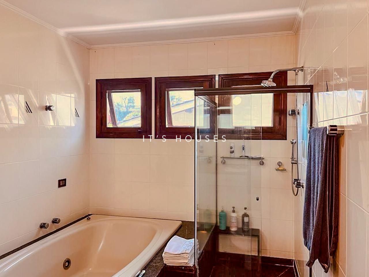 Cozinha e área gourmet casa à venda em Alphaville Residencial 2, Alphaville, Barueri — 3 suítes, 560 m² — imagem 3 de 17