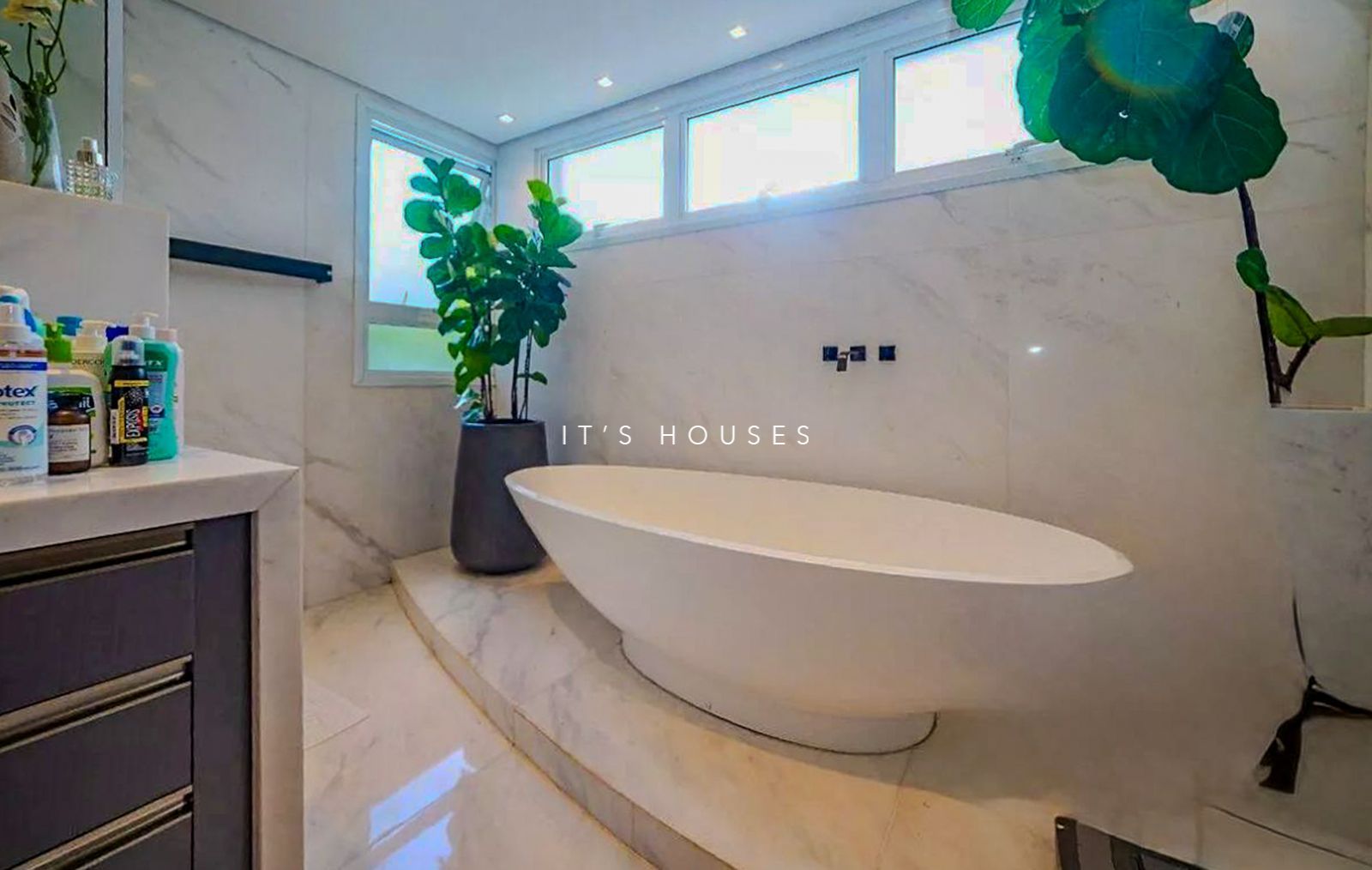 Sala de estar casa à venda em Alphaville Residencial 2, Alphaville, Barueri — 4 suítes, 1200 m² — imagem 2 de 27