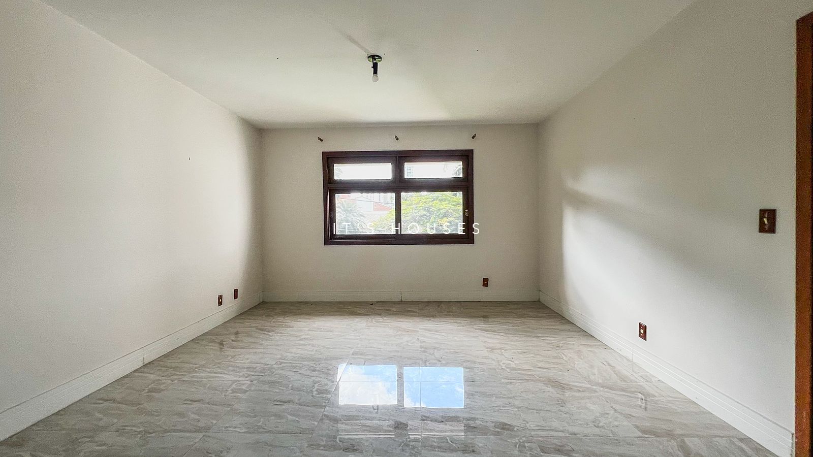 Sala de estar casa à venda em Alphaville Residencial 1, Alphaville, Barueri — 4 suítes, 610 m² — imagem 2 de 17
