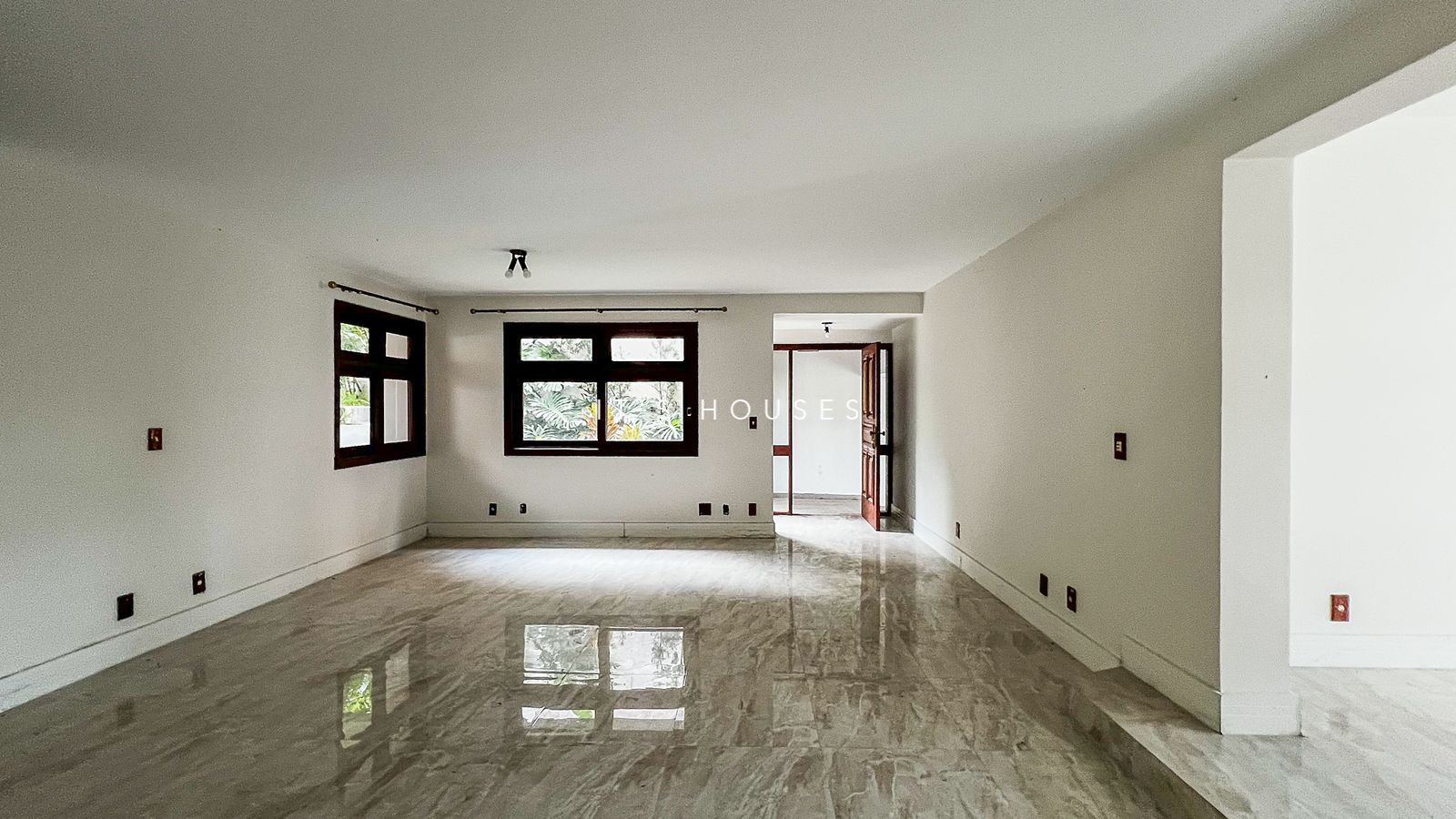 Cozinha e área gourmet casa à venda em Alphaville Residencial 1, Alphaville, Barueri — 4 suítes, 610 m² — imagem 3 de 17