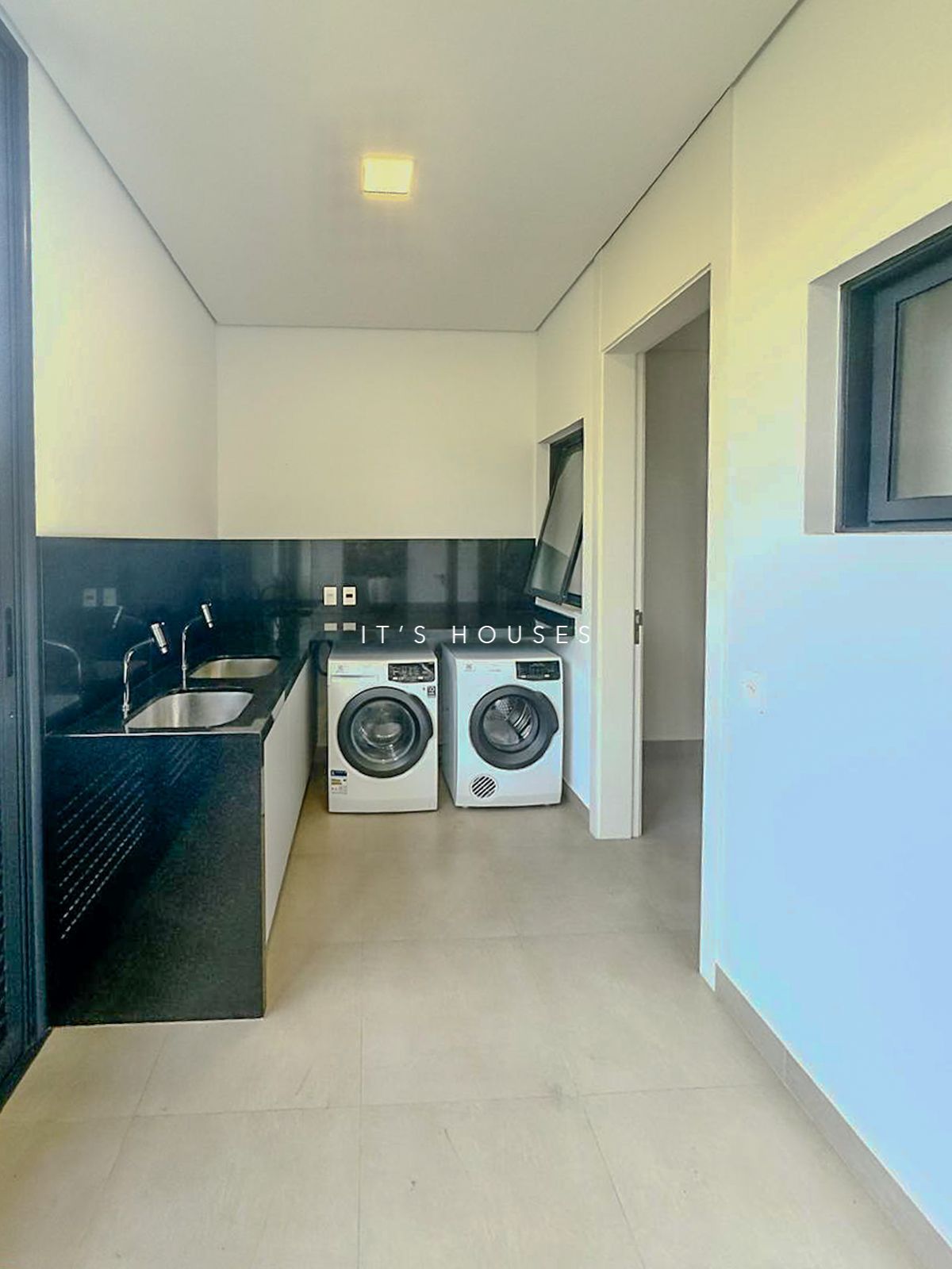 Piscina e área externa casa à venda ou para alugar em Residencial Tambore 10 , Alphaville, Santana de Parnaíba — 4 suítes, 544 m² — imagem 5 de 19
