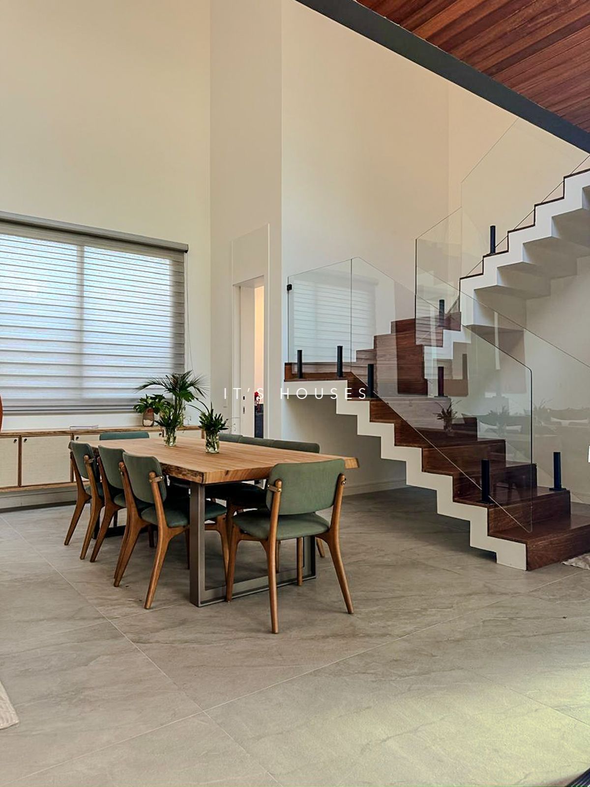 Área de convivência casa à venda ou para alugar em Residencial Tambore 10 , Alphaville, Santana de Parnaíba — 4 suítes, 544 m² — imagem 6 de 19