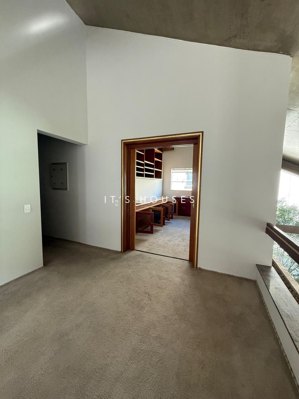 Sala de estar casa à venda em Alphaville Residencial 2, Alphaville, Barueri — 2 suítes — imagem 2 de 19