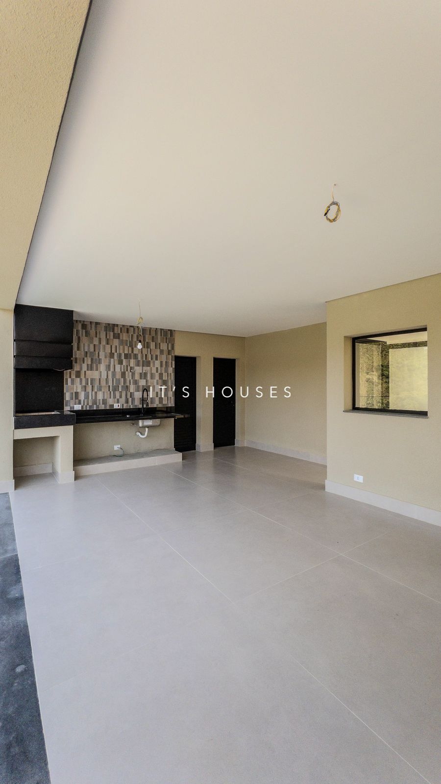 Cozinha e área gourmet casa à venda em Itahye Residencial, Alphaville, Barueri — 5 suítes, 509 m² — imagem 3 de 30