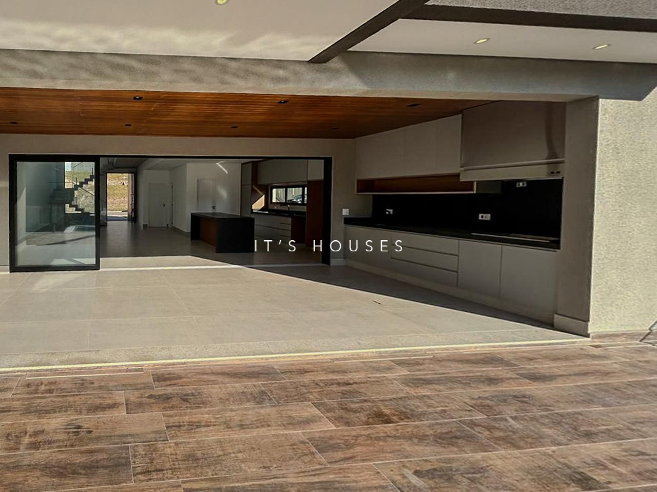 Cozinha e área gourmet casa à venda em Itahye Residencial, Alphaville, Barueri — 4 suítes, 422 m² — imagem 3 de 13