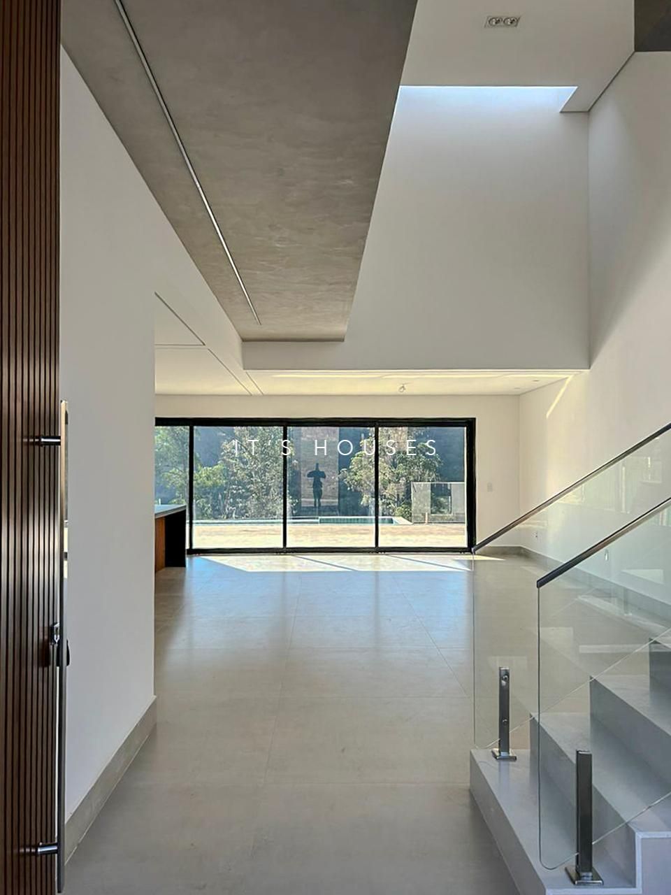 Área de convivência casa à venda em Itahye Residencial, Alphaville, Barueri — 4 suítes, 422 m² — imagem 6 de 13