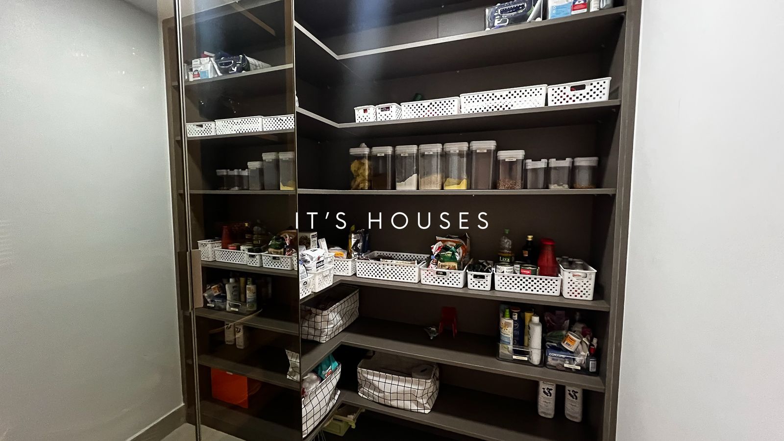 Sala de estar apartamento à venda em The Lake Alphaville, Alphaville, Barueri — 4 suítes, 338 m² — imagem 2 de 17