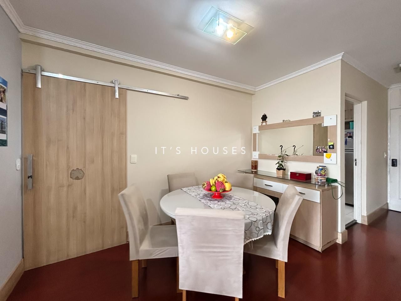 Sala de estar apartamento à venda em Condominio Top Village, Alphaville, Barueri — 1 suíte, 77 m² — imagem 2 de 19