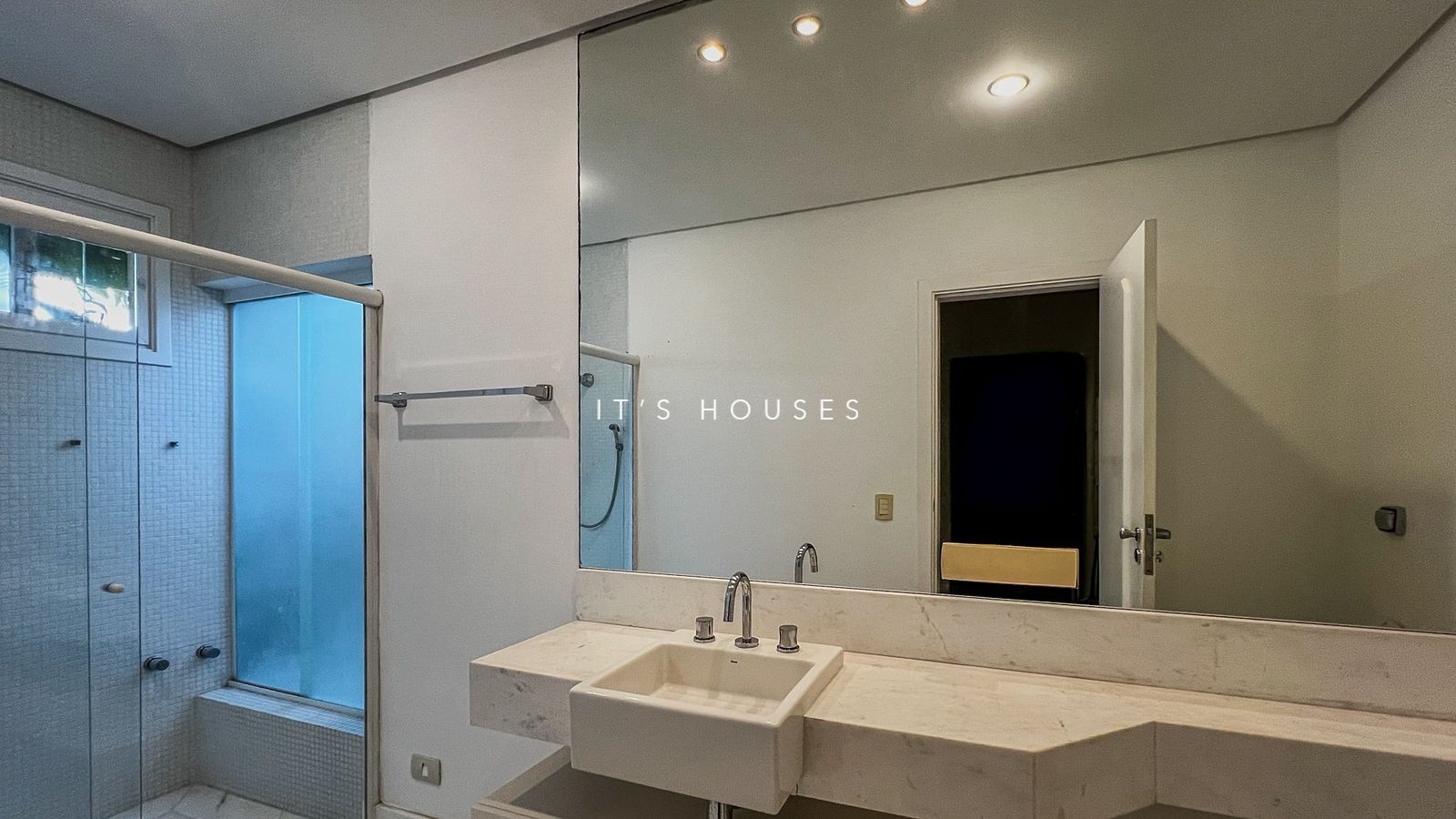 Piscina e área externa casa à venda ou para alugar em Alphaville Residencial 2, Alphaville, Barueri — 4 suítes, 1200 m² — imagem 5 de 22