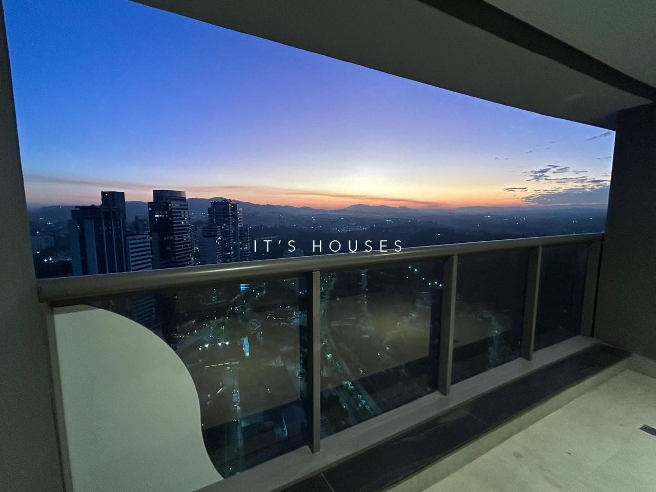 Cozinha e área gourmet apartamento para alugar em Level Alphaville, Alphaville, Barueri — 2 suítes, 95 m² — imagem 3 de 9