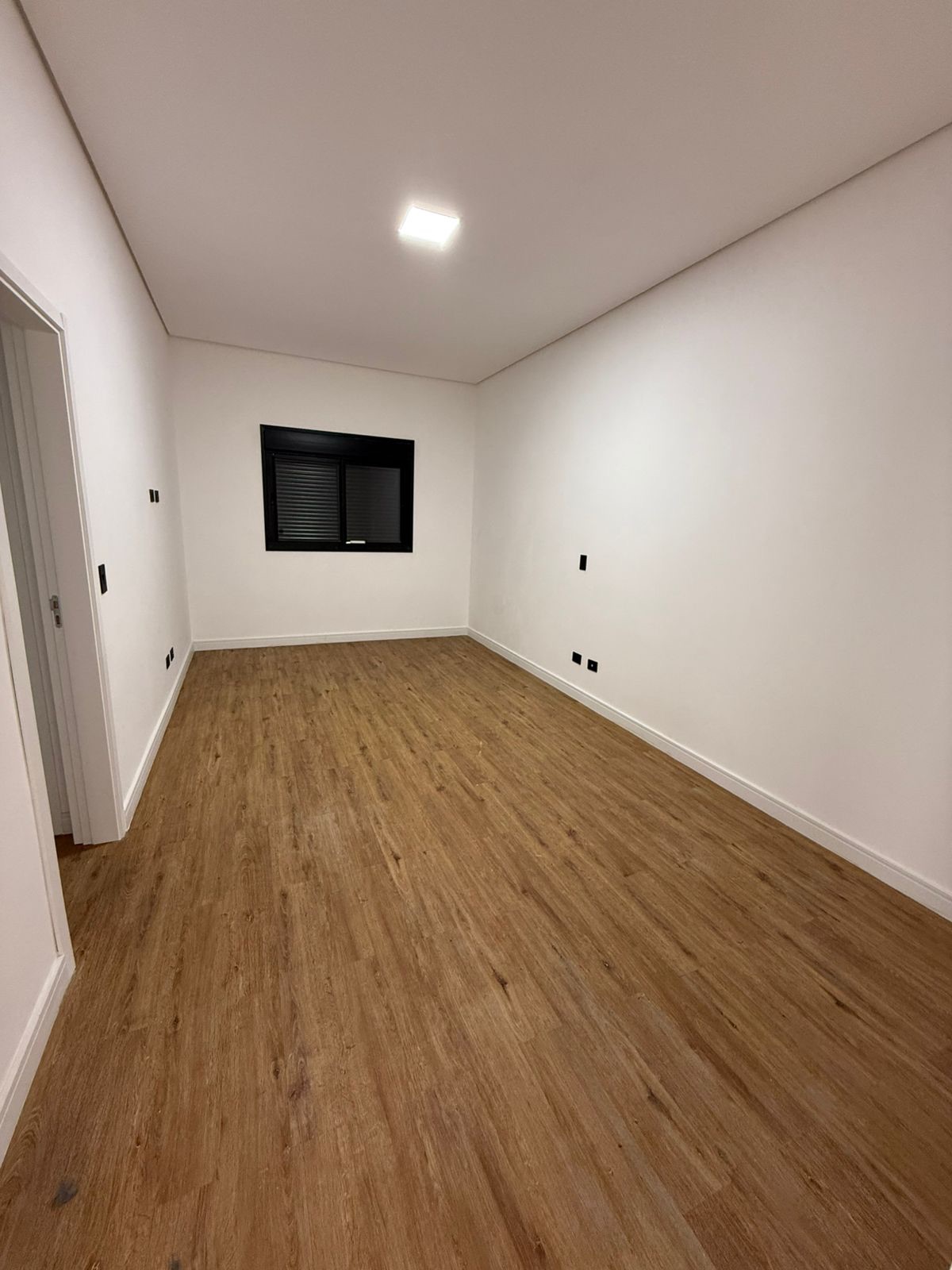 Piscina e área externa casa à venda em Tambore 11, Alphaville, Santana de Parnaíba — 4 suítes, 555 m² — imagem 5 de 12