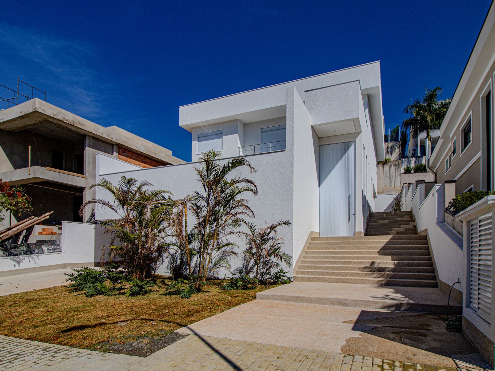 Piscina e área externa casa à venda em Burle Marx, Alphaville, Santana de Parnaíba — 4 suítes, 365 m² — imagem 5 de 30