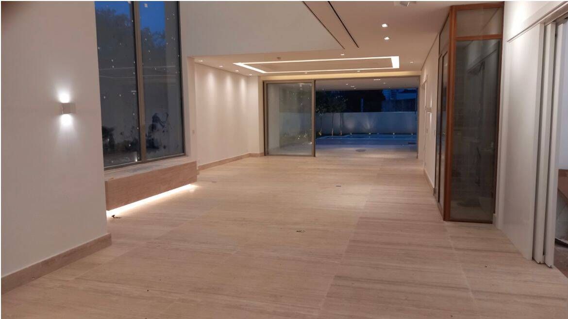 Cozinha e área gourmet casa à venda em Alphaville Residencial 1, Alphaville, Barueri — 4 suítes, 99491 m² — imagem 3 de 37