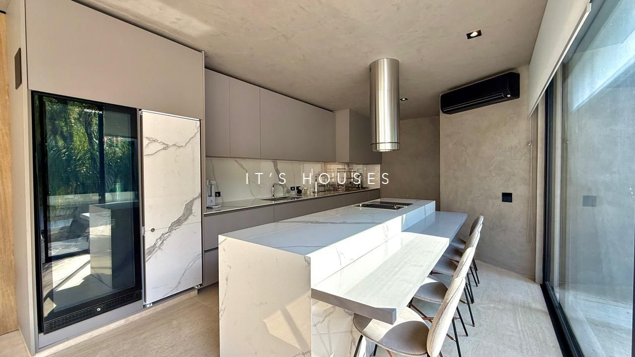 Suíte principal casa à venda em Alphaville Residencial 2, Alphaville, Barueri — 4 suítes, 563 m² — imagem 4 de 15