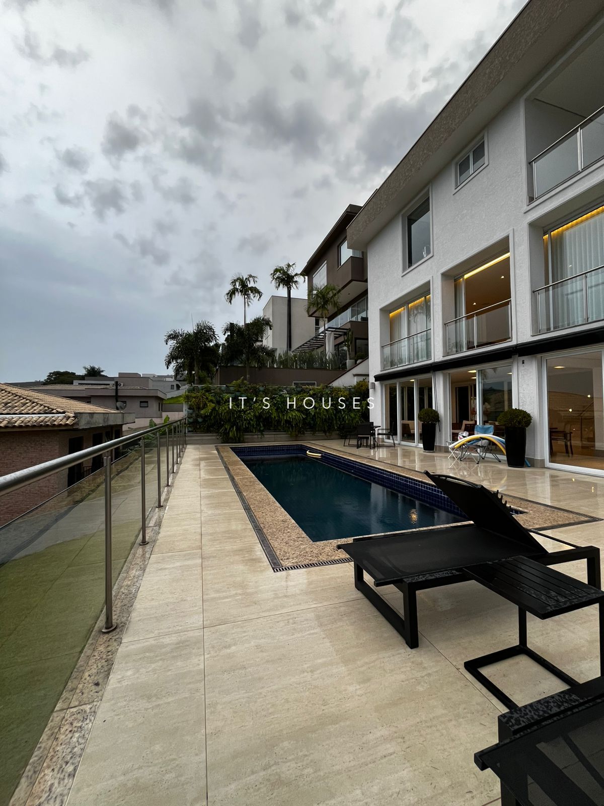 Suíte principal casa para alugar em Residencial Tambore 10 , Alphaville, Santana de Parnaíba — 4 suítes, 553 m² — imagem 4 de 24