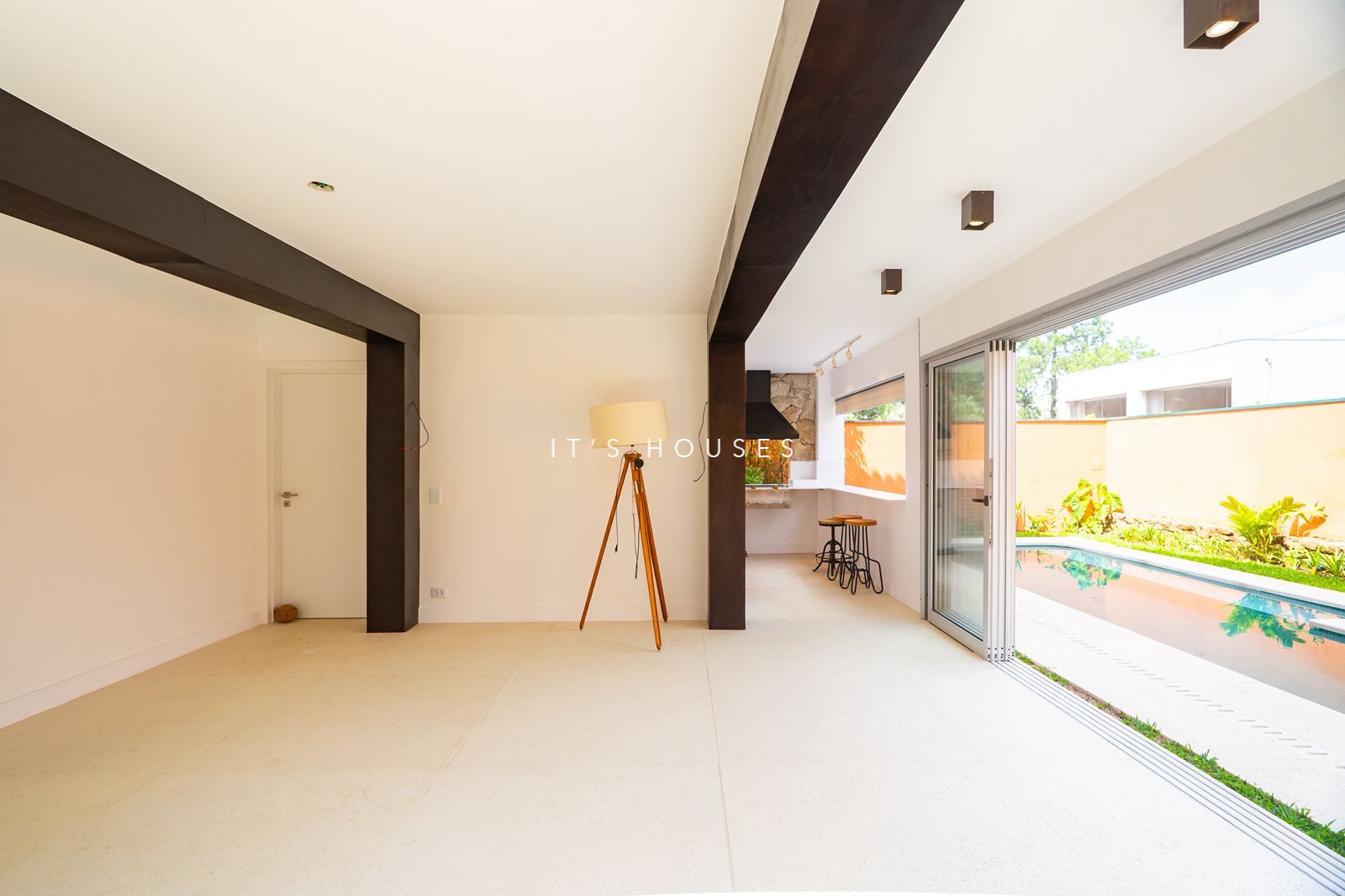 Cozinha e área gourmet casa à venda em Alphaville Residencial 1, Alphaville, Barueri — 5 suítes, 560 m² — imagem 3 de 27