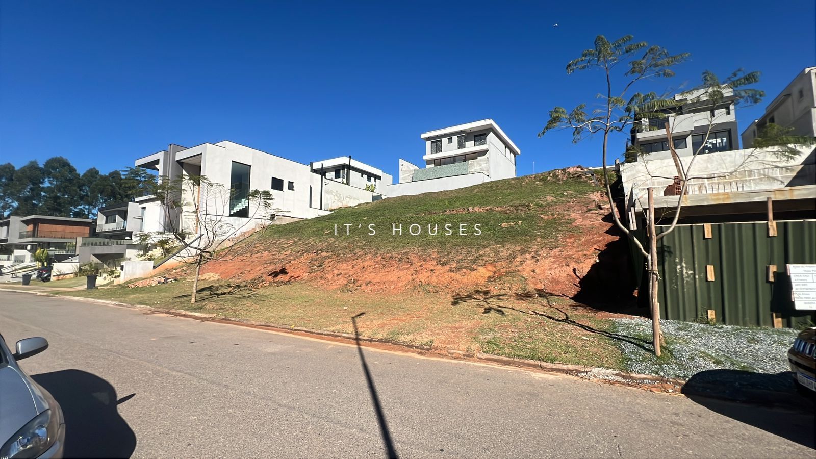 Sala de estar terreno_lote à venda em Itahye Residencial, Alphaville, Barueri — 420 m² — imagem 2 de 2