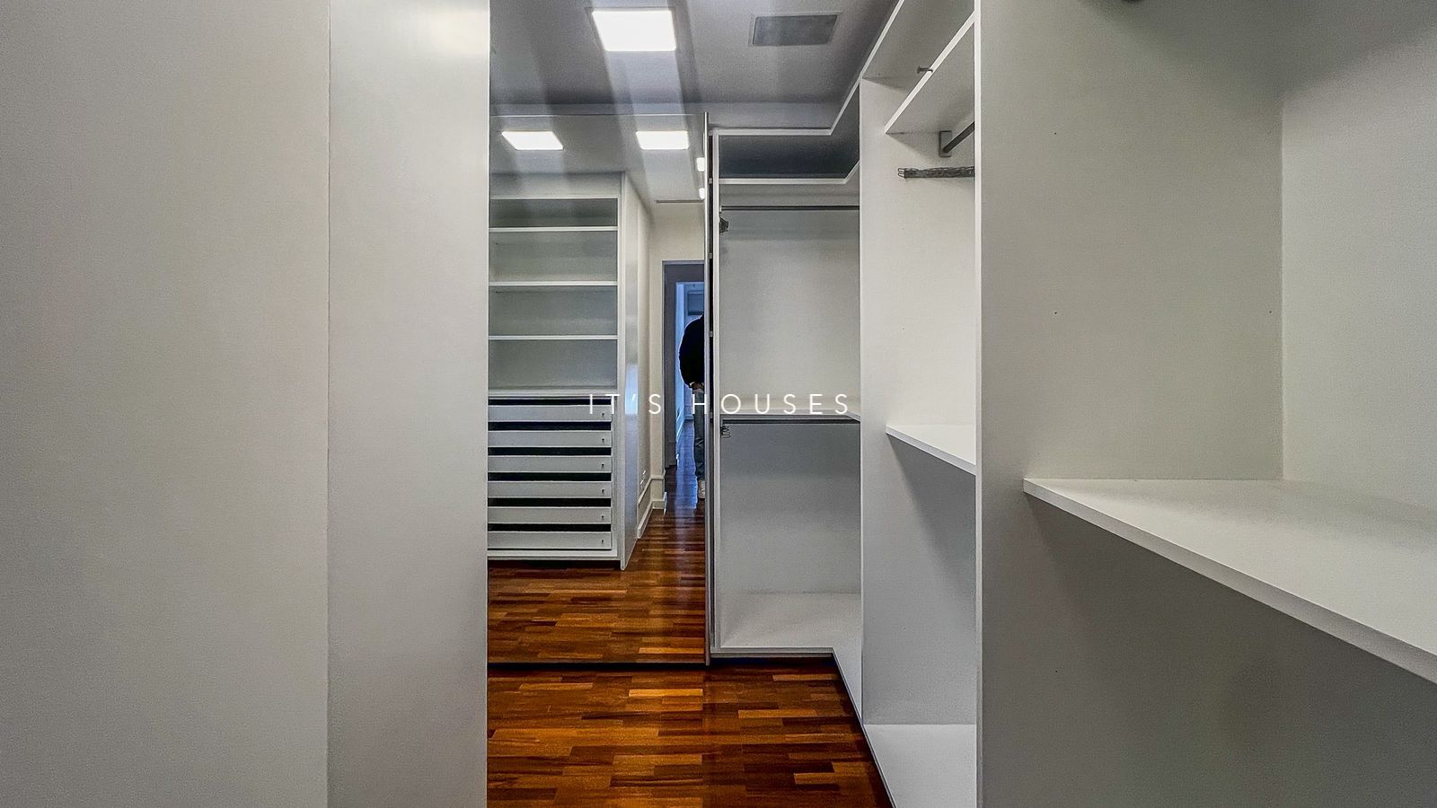 Sala de estar casa à venda em Alphaville Residencial 2, Alphaville, Barueri — 4 suítes, 1243 m² — imagem 2 de 32