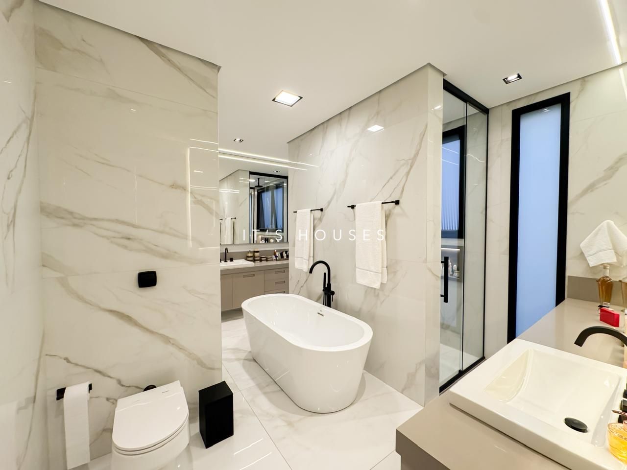 Sala de estar casa à venda em Alphaville Residencial 2, Alphaville, Barueri — 5 suítes, 1012 m² — imagem 2 de 35