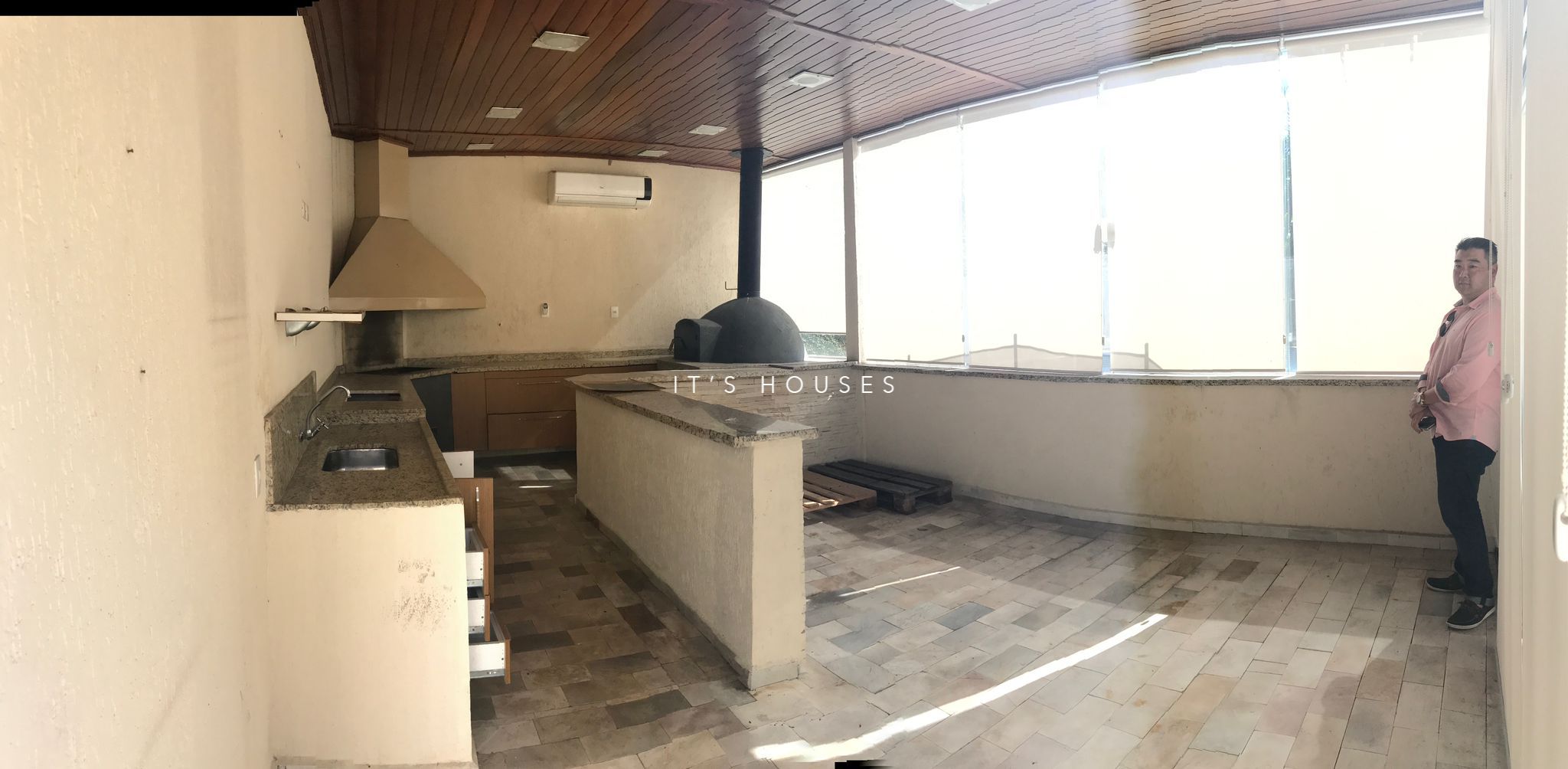 Piscina e área externa casa à venda em Alphaville Residencial 1, Alphaville, Barueri — 2 suítes, 706 m² — imagem 5 de 24