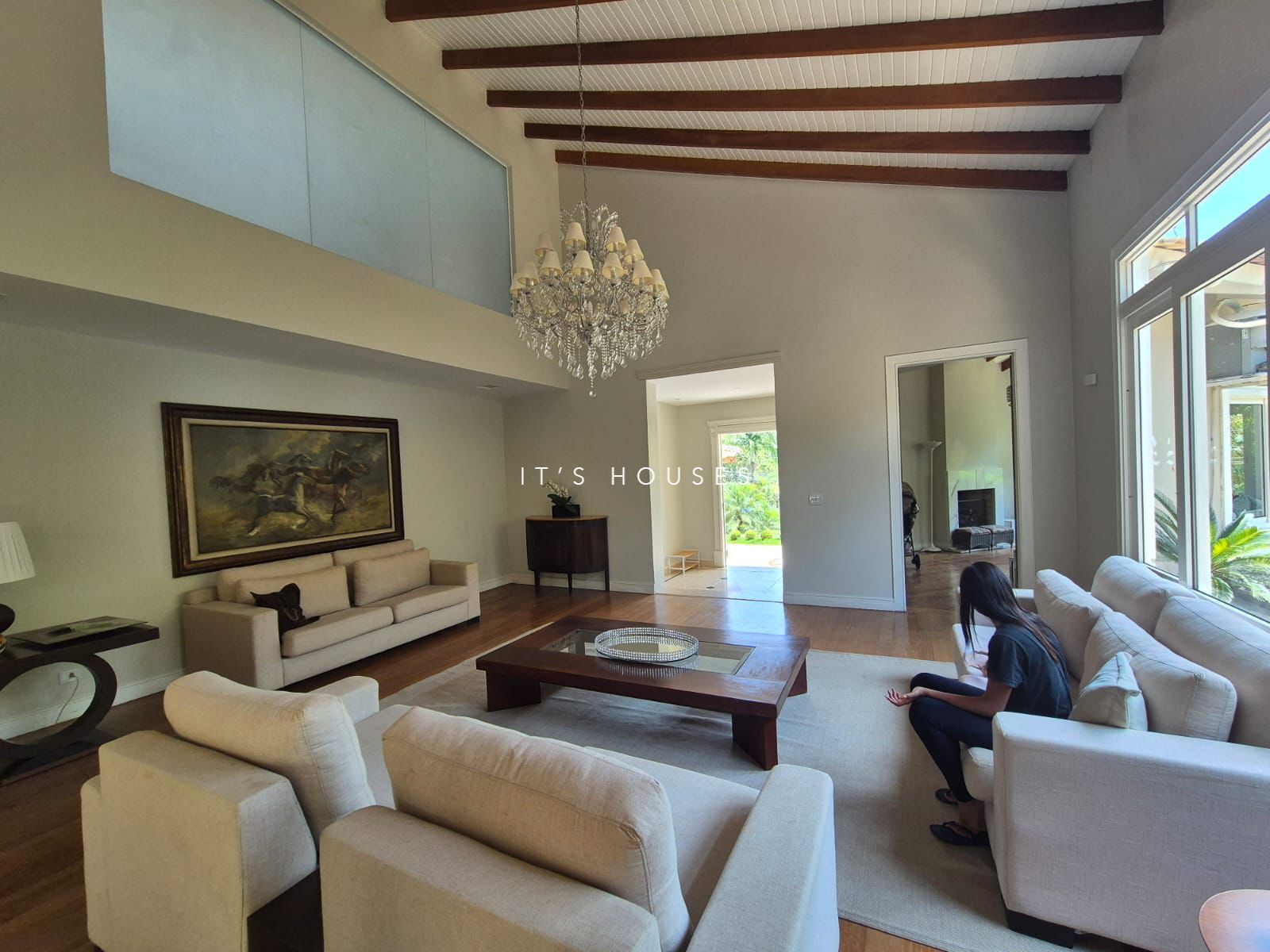 Área de convivência casa para alugar em Tambore 2, Alphaville, Santana de Parnaíba — 4 suítes, 1000 m² — imagem 6 de 15