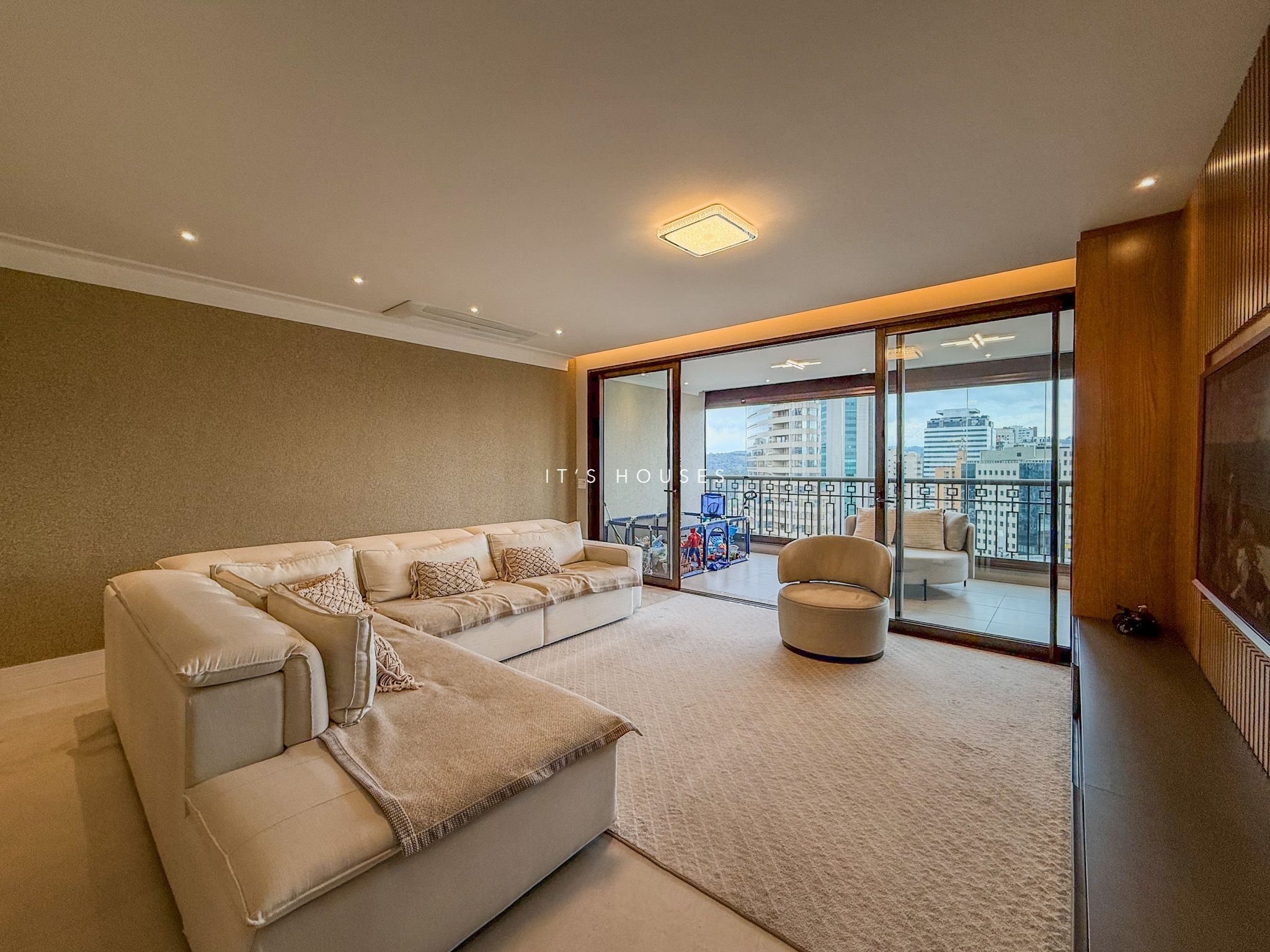 Sala de estar apartamento para alugar em Myra, Alphaville, Barueri — 4 suítes, 314 m² — imagem 2 de 33