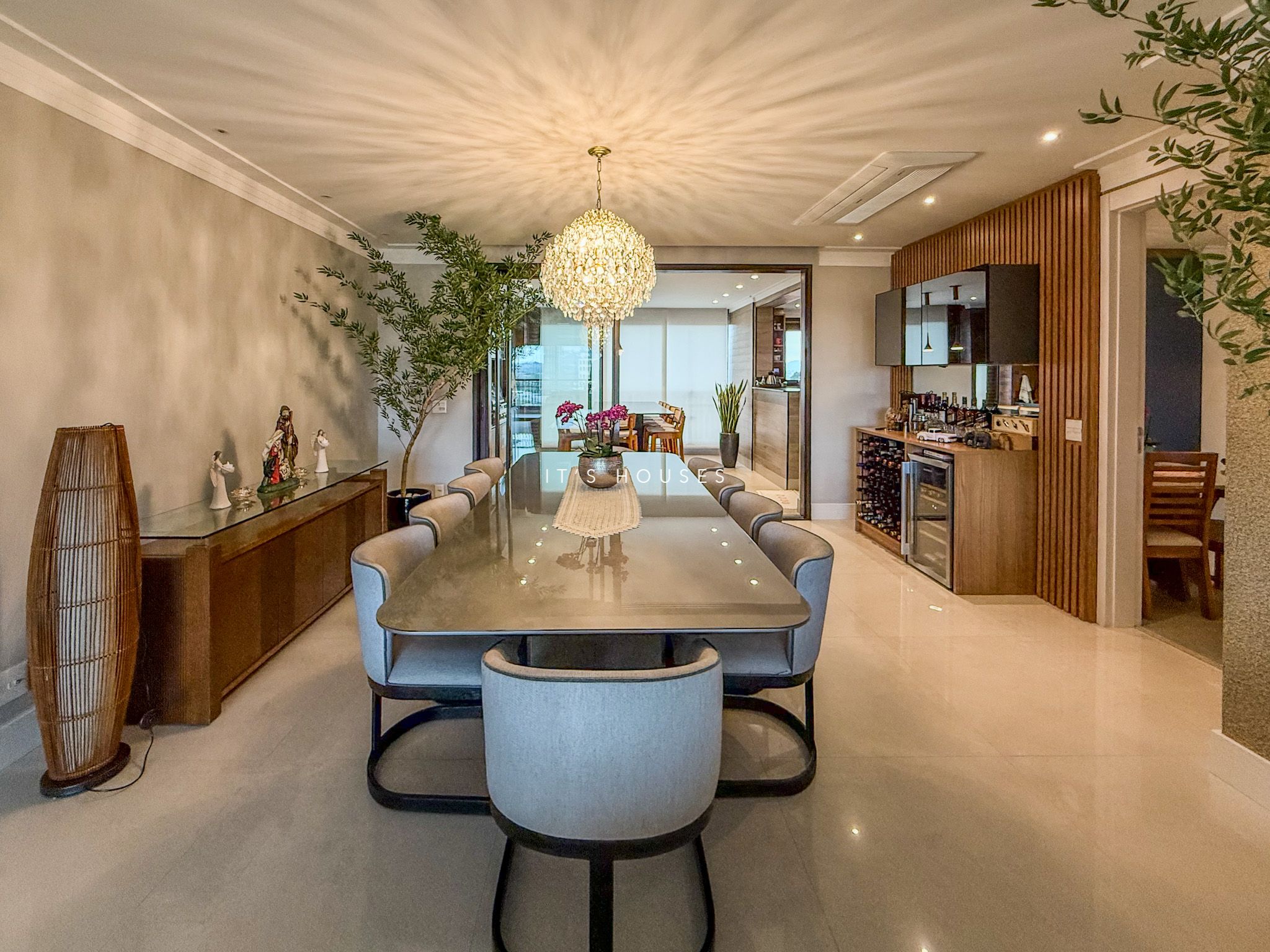 Cozinha e área gourmet apartamento para alugar em Myra, Alphaville, Barueri — 4 suítes, 314 m² — imagem 3 de 33