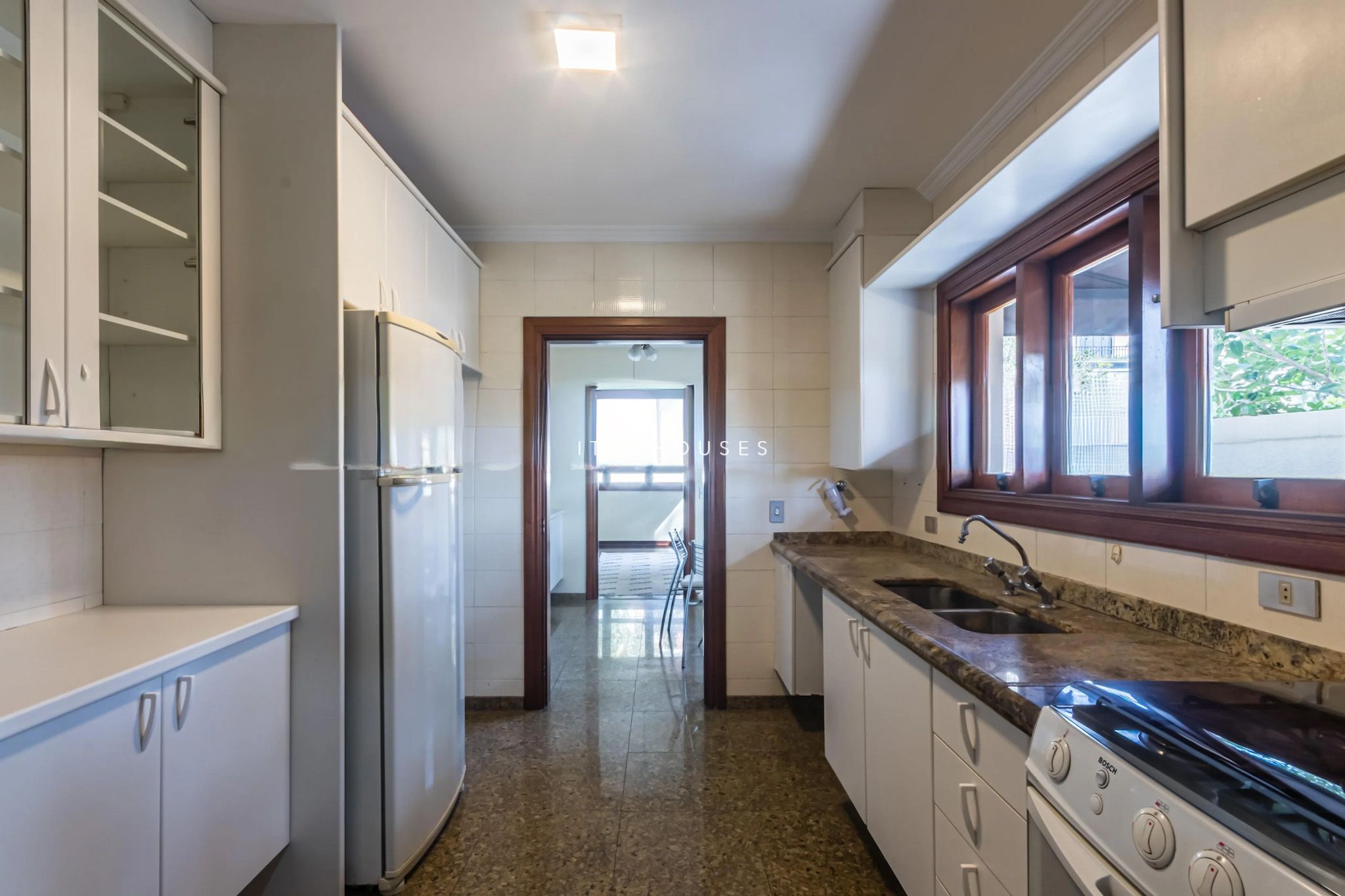 Piscina e área externa casa para alugar em Alphaville Residencial 1, Alphaville, Barueri — 4 suítes, 560 m² — imagem 5 de 20