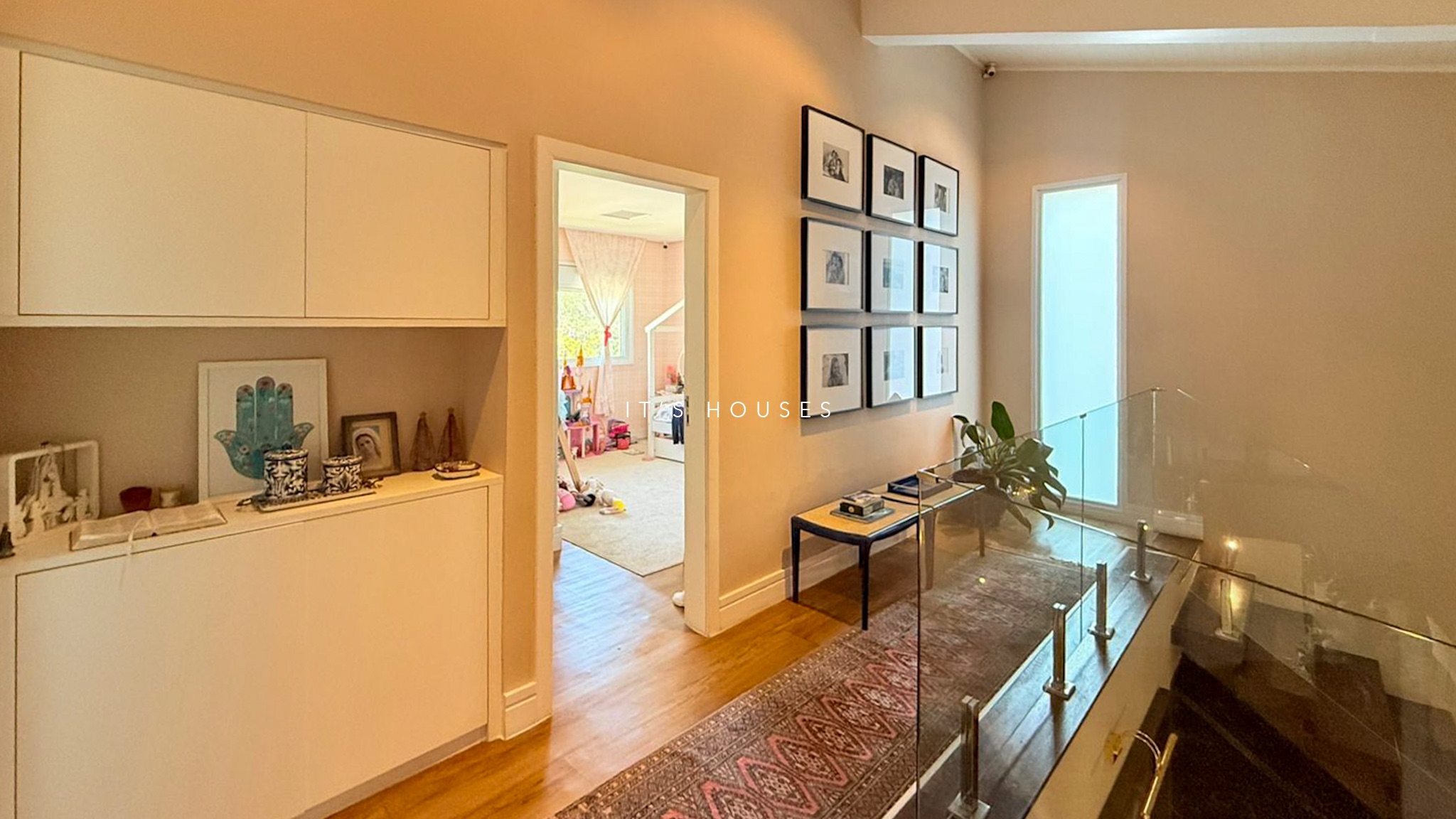Cozinha e área gourmet casa à venda em Alphaville Residencial 1, Alphaville, Barueri — 4 suítes, 706 m² — imagem 3 de 17