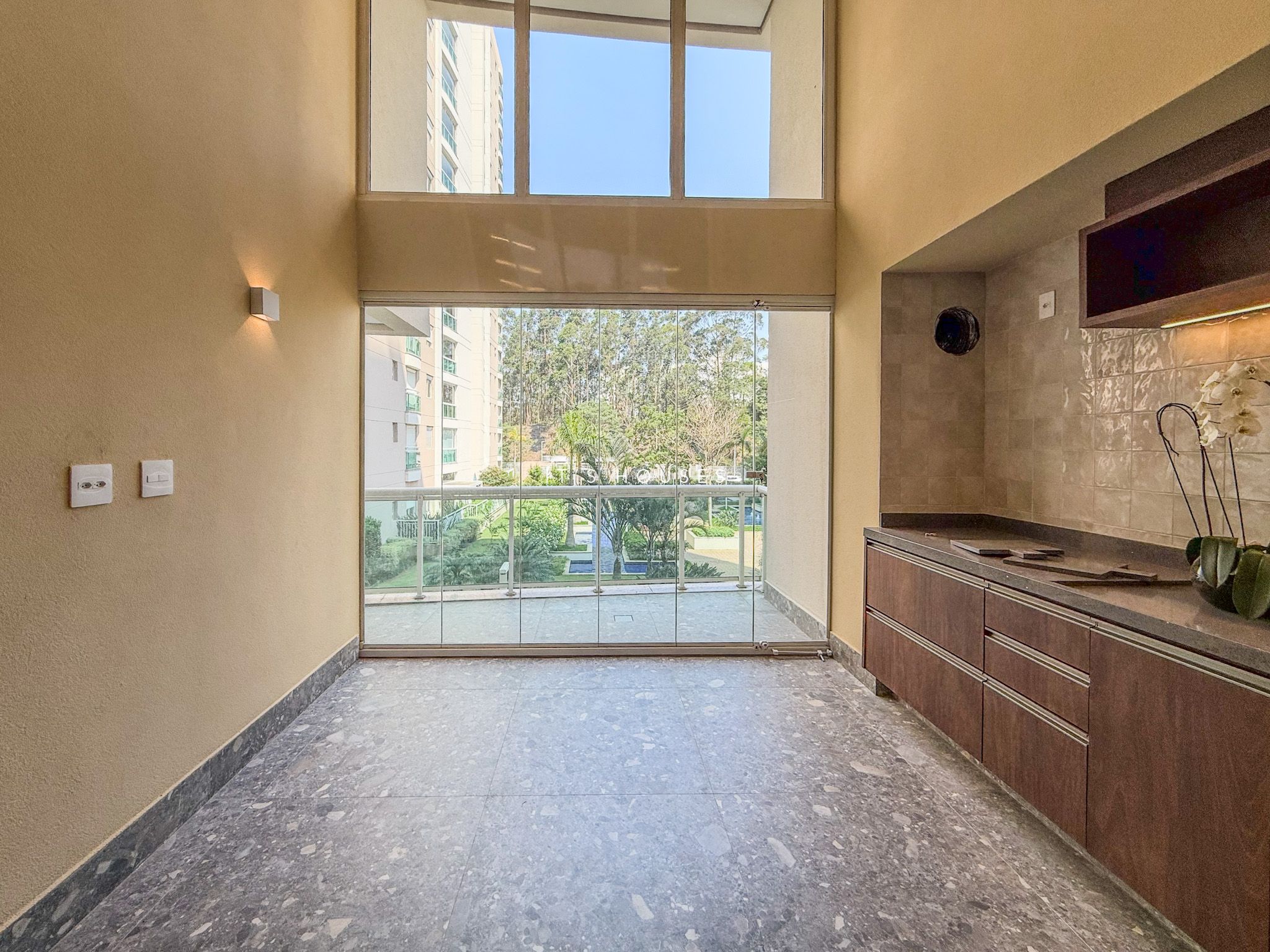 Área de convivência apartamento à venda ou para alugar em Premium Tambore, Alphaville, Santana de Parnaíba — 4 suítes, 192 m² — imagem 6 de 21