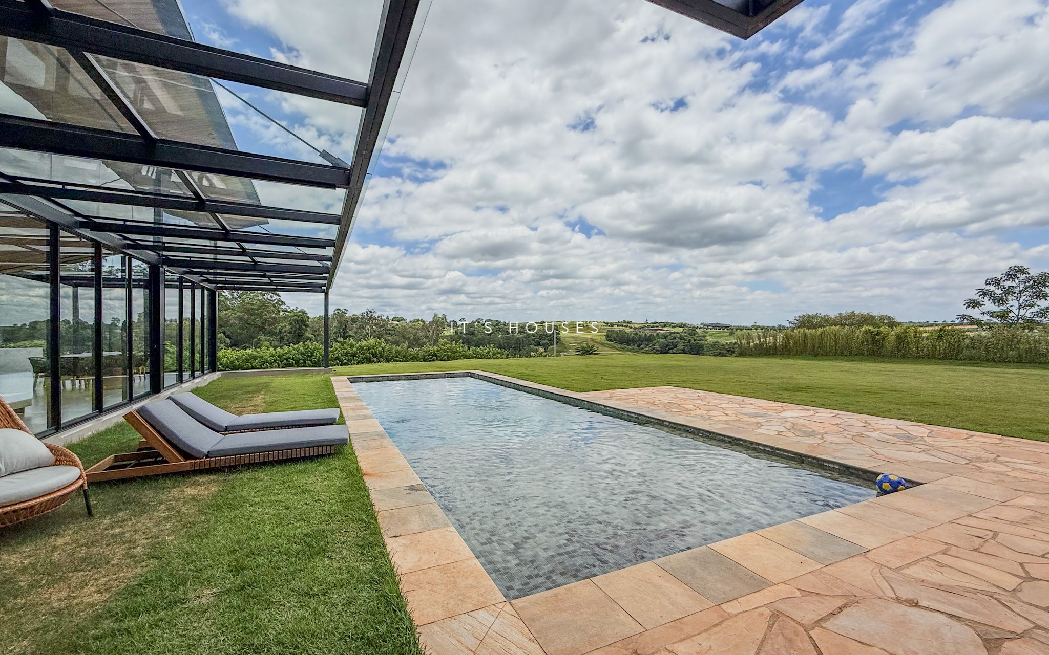 Sala de estar casa à venda ou para alugar em Fazenda Boa Vista Porto Feliz, Fazenda Boa Vista, Porto Feliz — 6 suítes, 2244 m² — imagem 2 de 25
