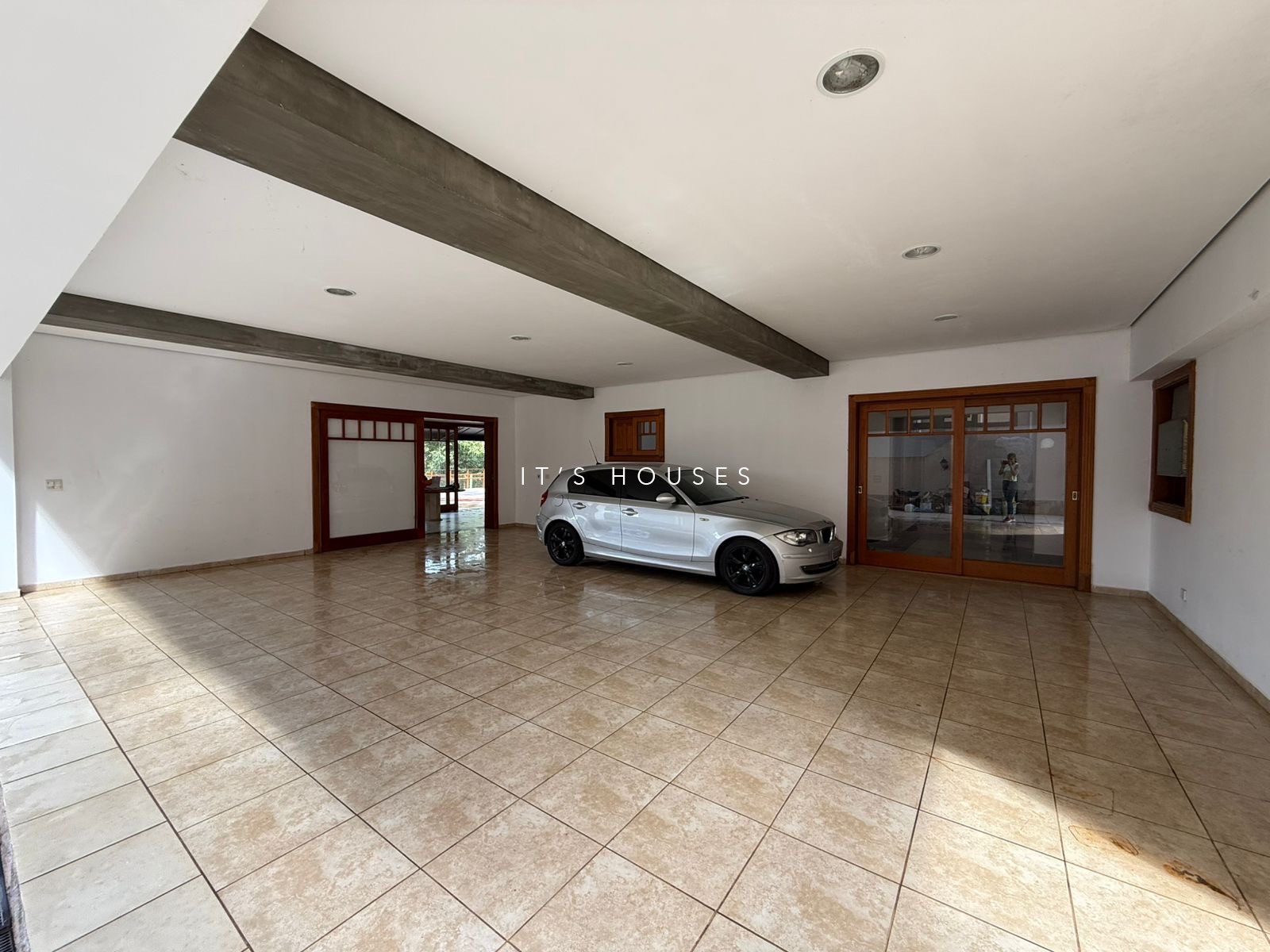 Área de convivência casa para alugar em Genesis 2, Alphaville, Santana de Parnaíba — 4 suítes — imagem 6 de 13